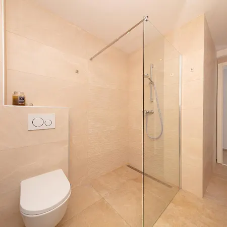 Seaside 5 Apartment *